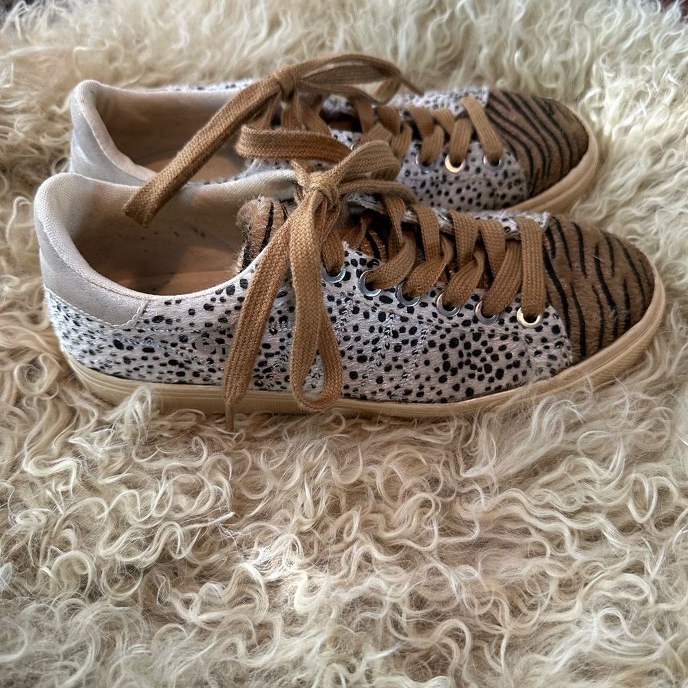 Gola Women's Black and Tan Patterned Sneakers - Picture 4 of 8